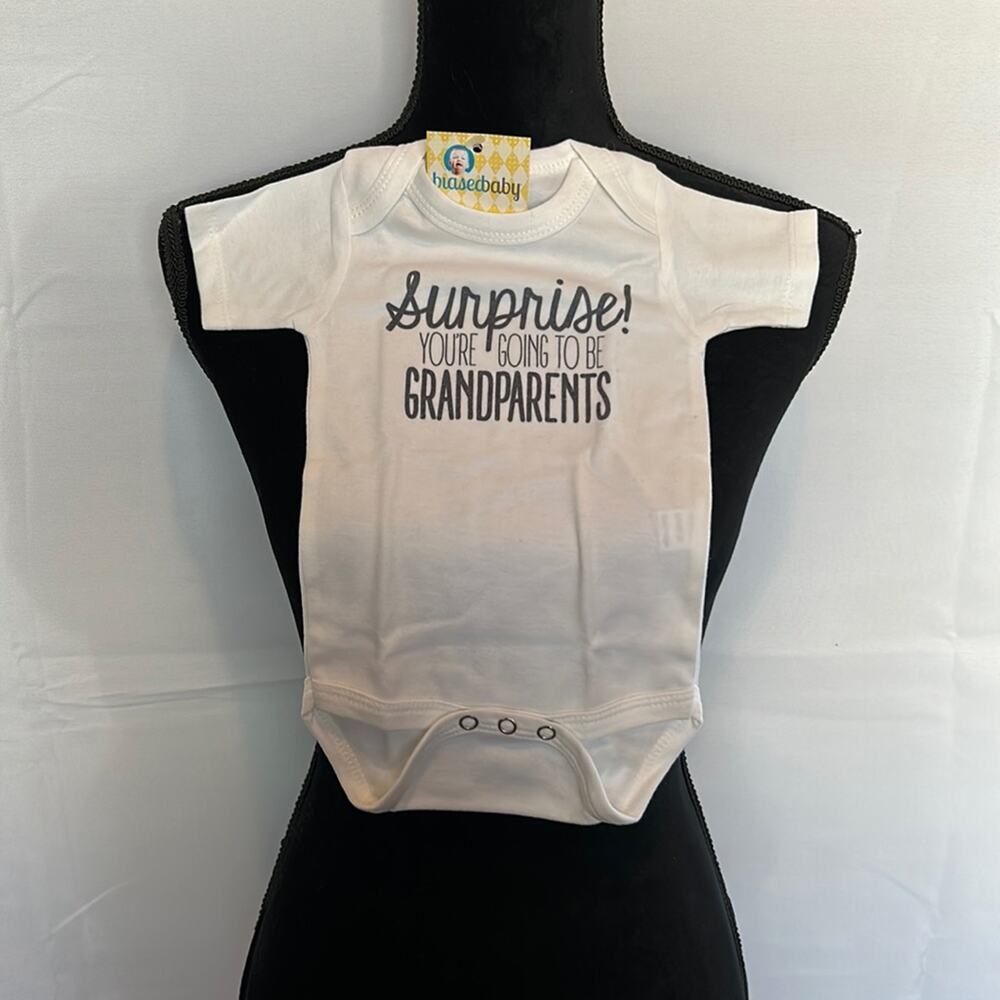 ❤️5/$25❤️ NWT "Surprise You're Going to be Grandparents" ONESIE 0-3 Months